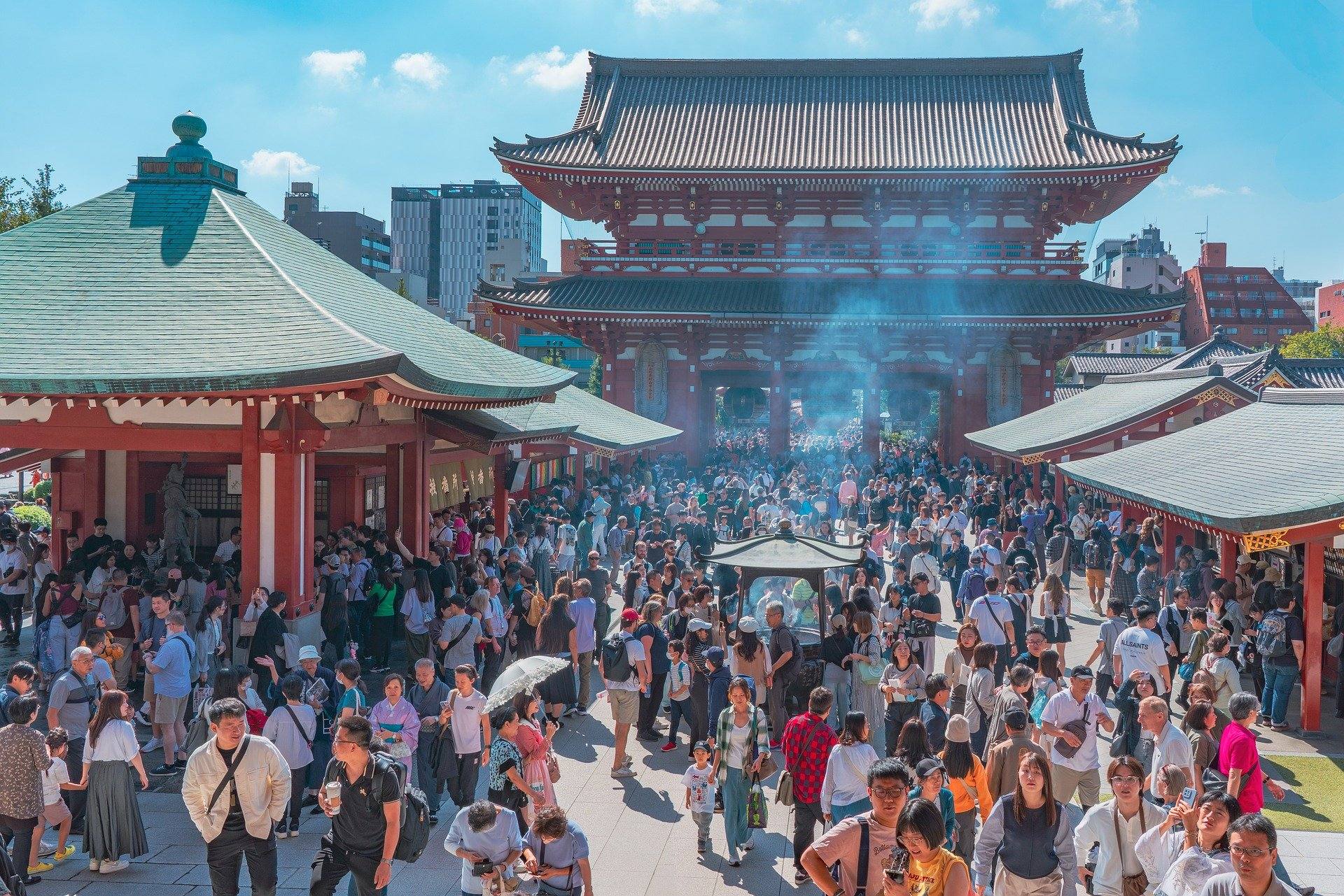 24 Hours in Asakusa: From Ancient Temples to Hidden Izakayas (2026 Guide)